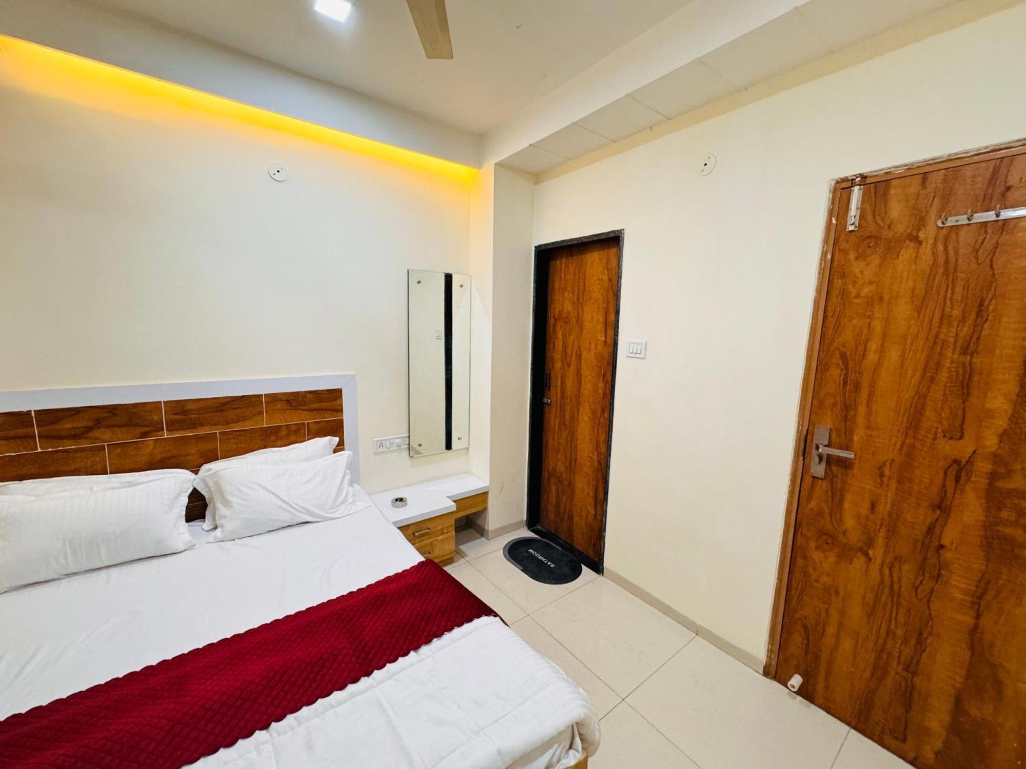Home Escape 1Bhk Apartment Near Bombay Hospital Indore Bagian luar foto