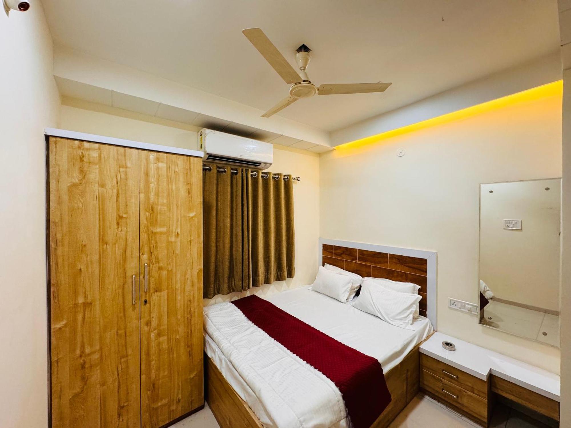 Home Escape 1Bhk Apartment Near Bombay Hospital Indore Bagian luar foto