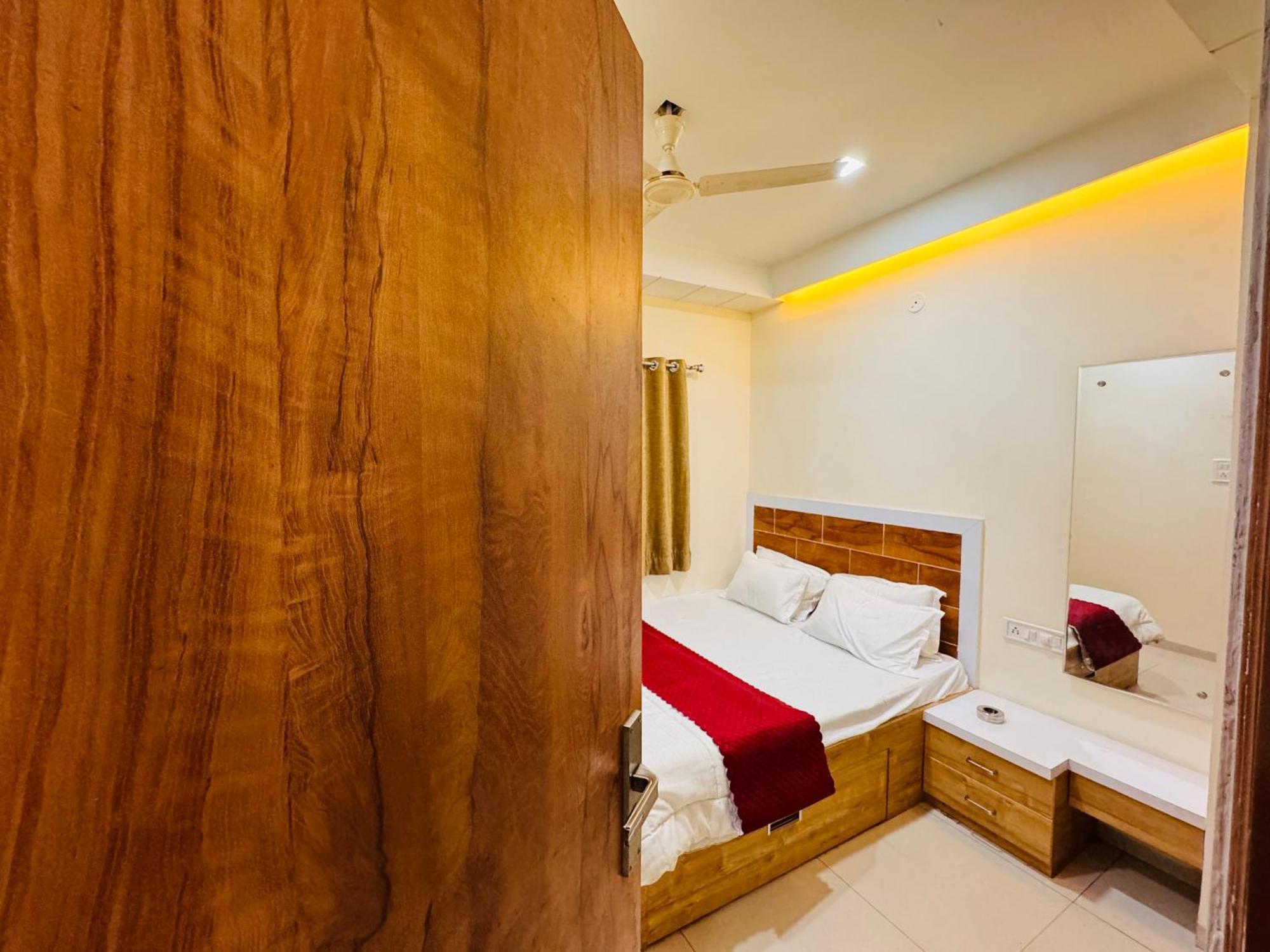 Home Escape 1Bhk Apartment Near Bombay Hospital Indore Bagian luar foto