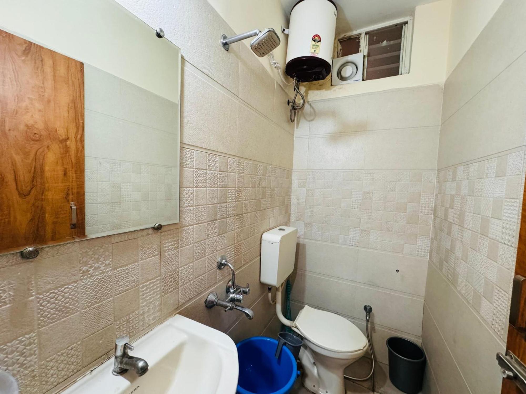 Home Escape 1Bhk Apartment Near Bombay Hospital Indore Bagian luar foto