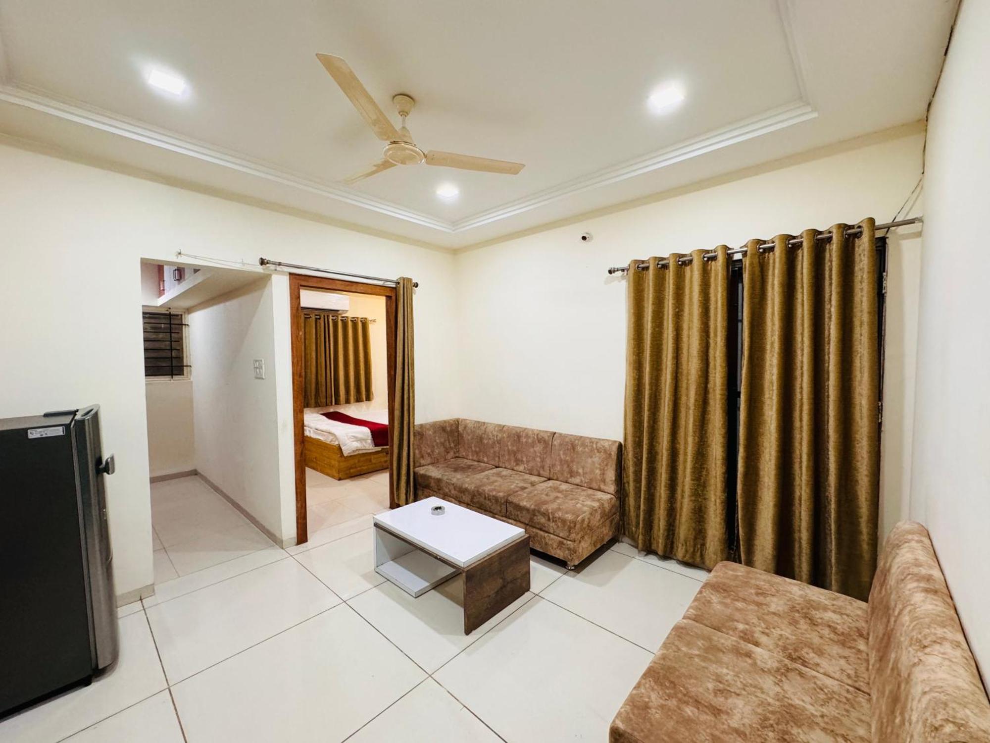 Home Escape 1Bhk Apartment Near Bombay Hospital Indore Bagian luar foto