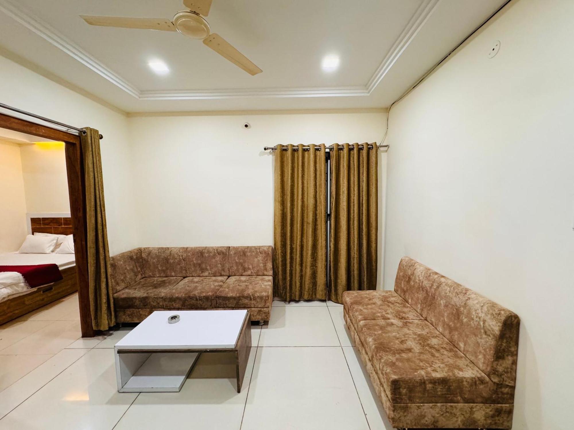 Home Escape 1Bhk Apartment Near Bombay Hospital Indore Bagian luar foto