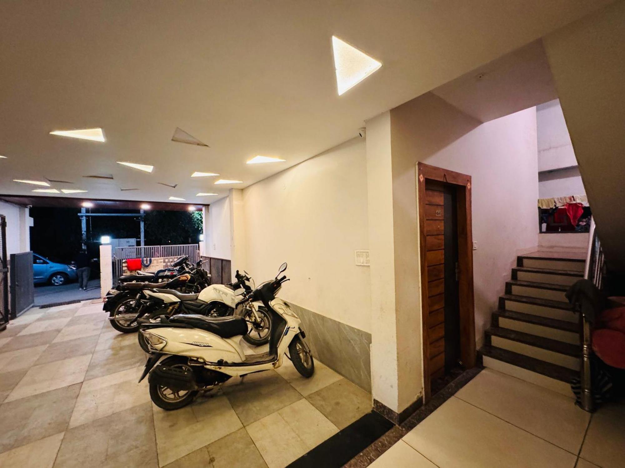 Home Escape 1Bhk Apartment Near Bombay Hospital Indore Bagian luar foto